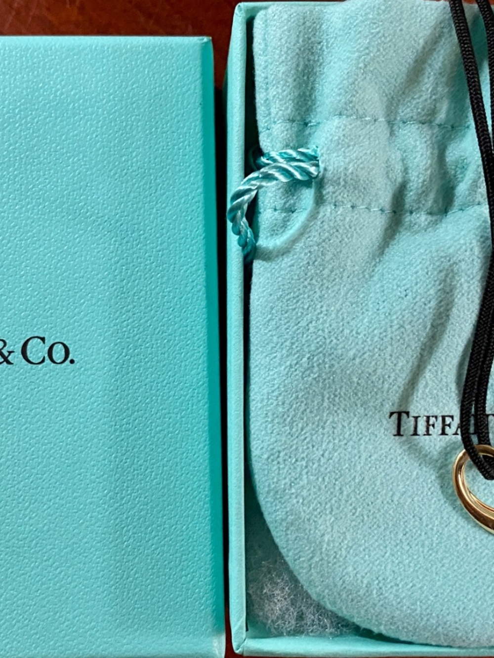 Tiffany & Co. 15mm Vintage Open Heart Pendant in 18K Yellow Gold box and pouch - Picture 4 of 5